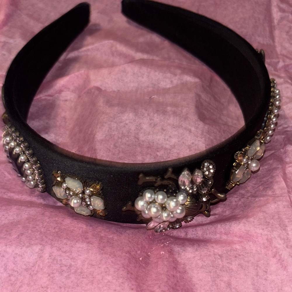 Chic Black Embellished Headband with Pearls - Picture 5 of 5